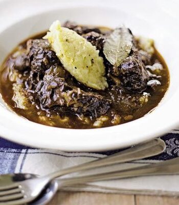 https://www.pontalo.net - Beef bourguignon with celeriac mash