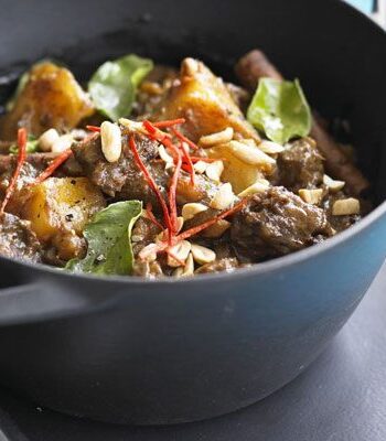 https://www.pontalo.net - Beef massaman curry