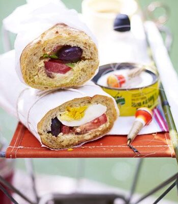 https://www.pontalo.net - Niçoise stuffed baguette