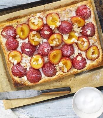 https://www.pontalo.net - Plum & almond pastry