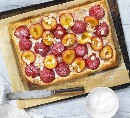 https://www.pontalo.net - Plum & almond pastry