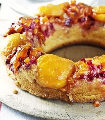 https://www.pontalo.net - Peach & redcurrant sour cream ring