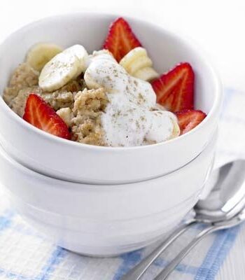 https://www.pontalo.net - Cinnamon porridge with banana & berries