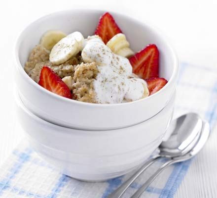 https://www.pontalo.net - Cinnamon porridge with banana & berries