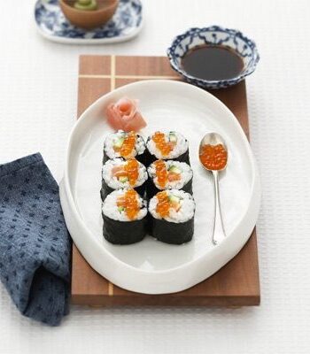 https://www.pontalo.net - Salmon & cucumber sushi rolls