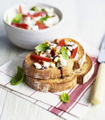 https://www.pontalo.net - Open cottage cheese & pepper sandwich