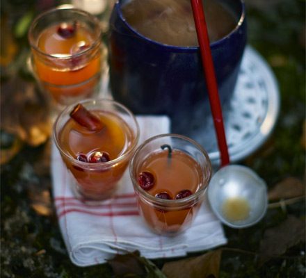 https://www.pontalo.net - Mulled pear & cranberry punch