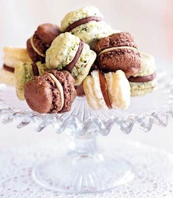 https://www.pontalo.net - Mini pistachio & chocolate macaroons