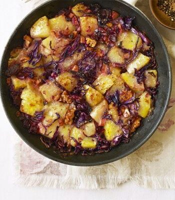 https://www.pontalo.net - Red cabbage & potato hash