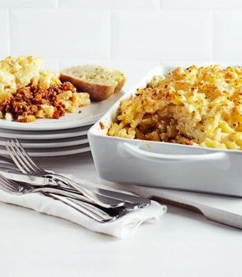 https://www.pontalo.net - Greek lamb & macaroni bake