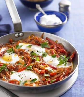 https://www.pontalo.net - One-pan eggs with tomatoes