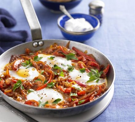 https://www.pontalo.net - One-pan eggs with tomatoes