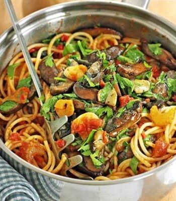 https://www.pontalo.net - Spicy spaghetti with garlic mushrooms