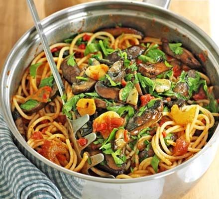 https://www.pontalo.net - Spicy spaghetti with garlic mushrooms