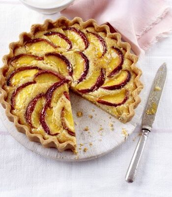 https://www.pontalo.net - Peach & almond tart