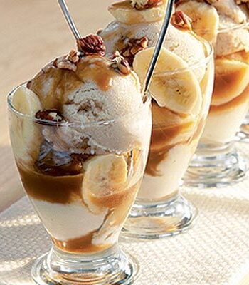 https://www.pontalo.net - Banana ice sundaes with fudge sauce