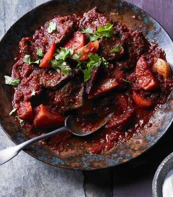 https://www.pontalo.net - Beef & beetroot curry