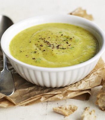 https://www.pontalo.net - Spiced parsnip & cauliflower soup