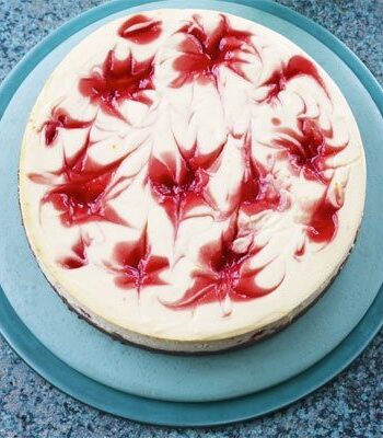 https://www.pontalo.net - Rhubarb ripple & gingerbread cheesecake