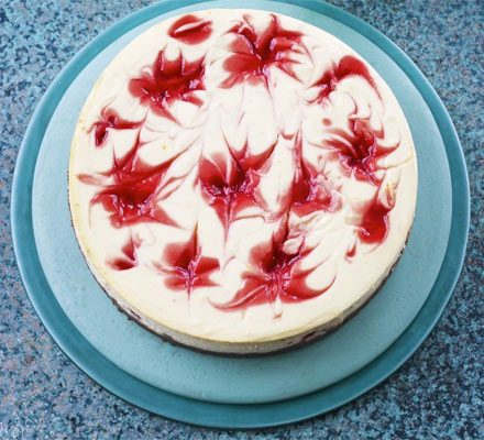 https://www.pontalo.net - Rhubarb ripple & gingerbread cheesecake