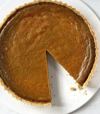 https://www.pontalo.net - Classic pumpkin pie with pecan & maple cream