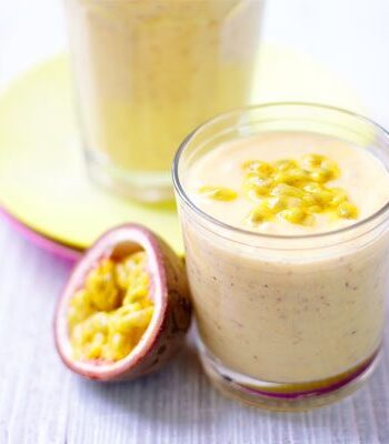 https://www.pontalo.net - Creamy mango & coconut smoothie