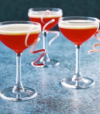 https://www.pontalo.net - Rhubarb & custard cocktail