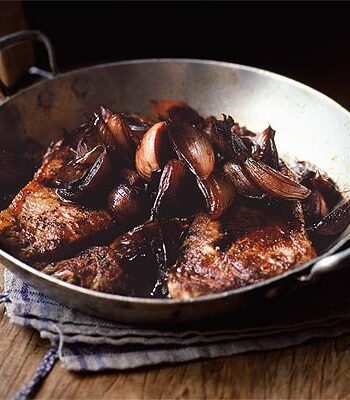 https://www.pontalo.net - Steak & sticky red wine shallots