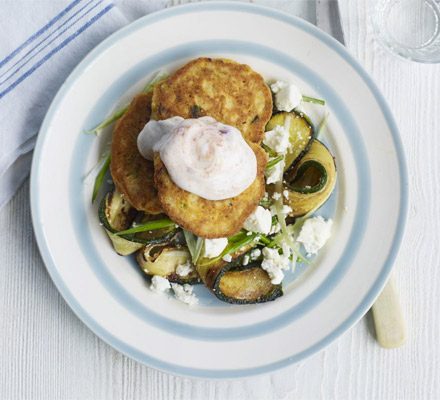 https://www.pontalo.net - Chickpea fritters with courgette salad