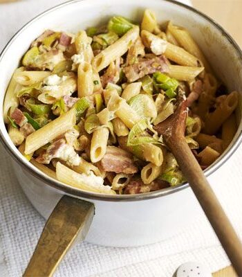 https://www.pontalo.net - Cheesy leek & bacon pasta