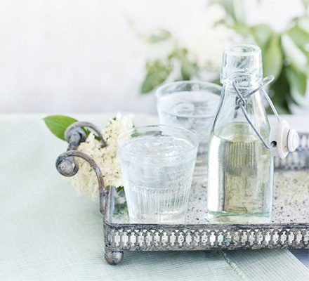 https://www.pontalo.net - Homemade elderflower cordial