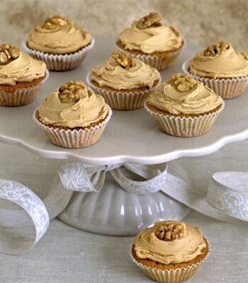 https://www.pontalo.net - Coffee cream & walnut cupcakes