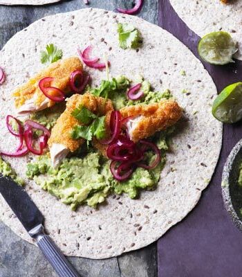 https://www.pontalo.net - Smashed avocado with crispy chicken