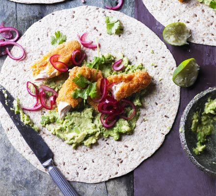 https://www.pontalo.net - Smashed avocado with crispy chicken