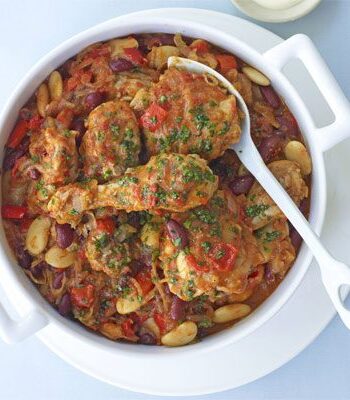 https://www.pontalo.net - Spicy chicken & bean stew