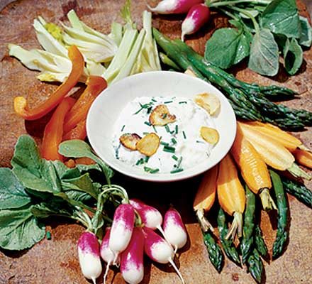 https://www.pontalo.net - Roasted garlic dip with vegetable platter