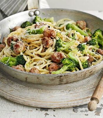 https://www.pontalo.net - Sausage & broccoli carbonara