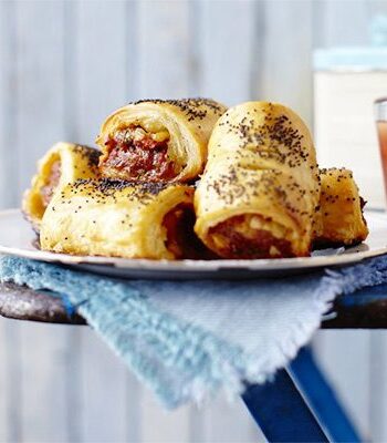 https://www.pontalo.net - Chorizo & apple sausage rolls