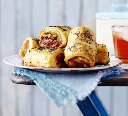 https://www.pontalo.net - Chorizo & apple sausage rolls