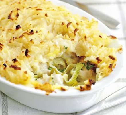 https://www.pontalo.net - Easy creamy chicken and leek pie