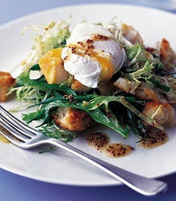 https://www.pontalo.net - Smoked haddock salad with poached eggs & croûtons