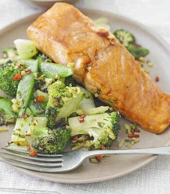 https://www.pontalo.net - Sticky salmon with Chinese greens