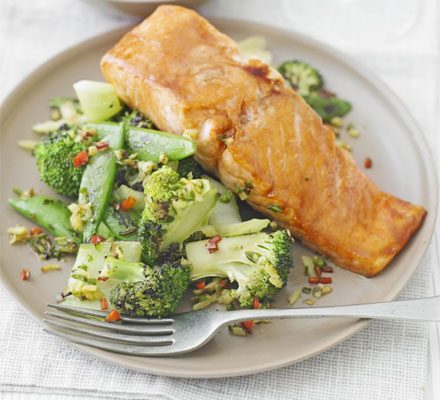 https://www.pontalo.net - Sticky salmon with Chinese greens