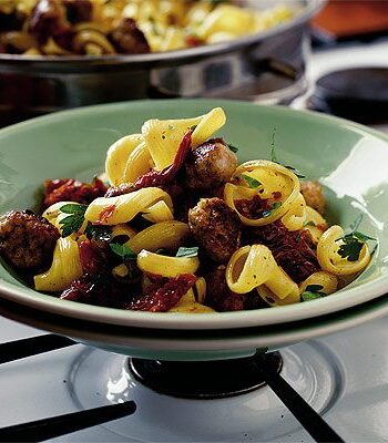 https://www.pontalo.net - Sizzled sausage pasta