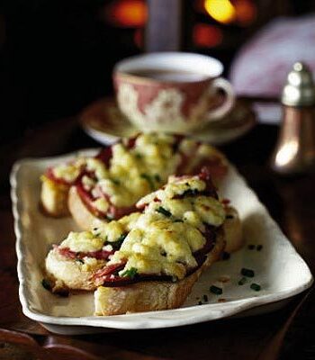 https://www.pontalo.net - Cheshire cheese & ham on toast