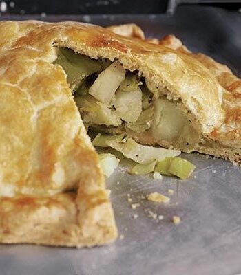 https://www.pontalo.net - Cheesy leek & potato pie