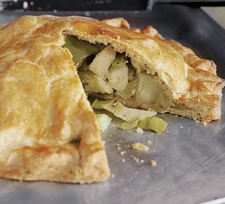 https://www.pontalo.net - Cheesy leek & potato pie