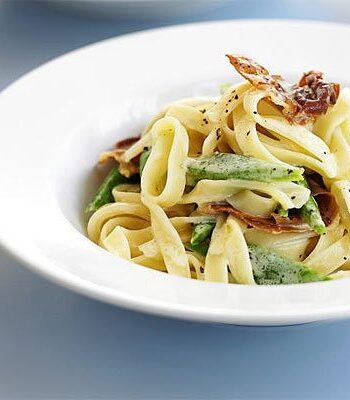 https://www.pontalo.net - Runner bean & prosciutto pasta