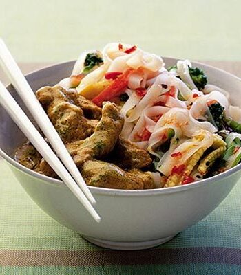 https://www.pontalo.net - Chilli coconut pork with vegetable noodle salad