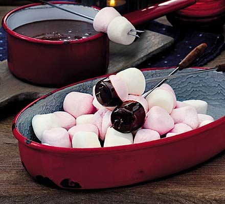 https://www.pontalo.net - Chocolate fondue & toasted marshmallow